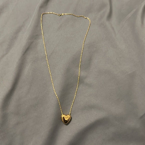 NWOT Gold Heart Pendant Necklace - Picture 3 of 5